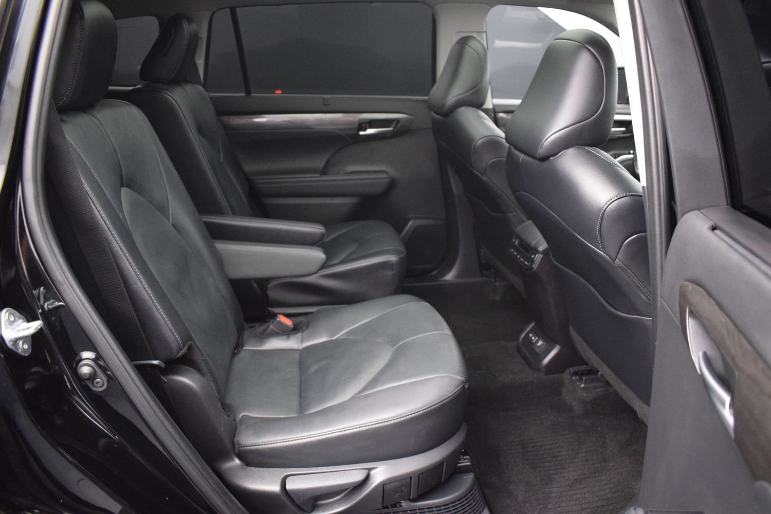 Used 2025 Toyota Highlander Platinum AWD/4WD image 11