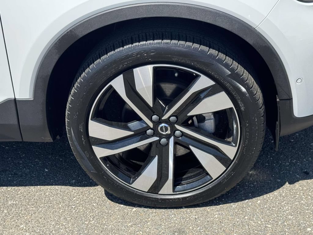 Certified 2024 Volvo XC40 B5 Plus w/ Protection Package Premier AWD/4WD image 6