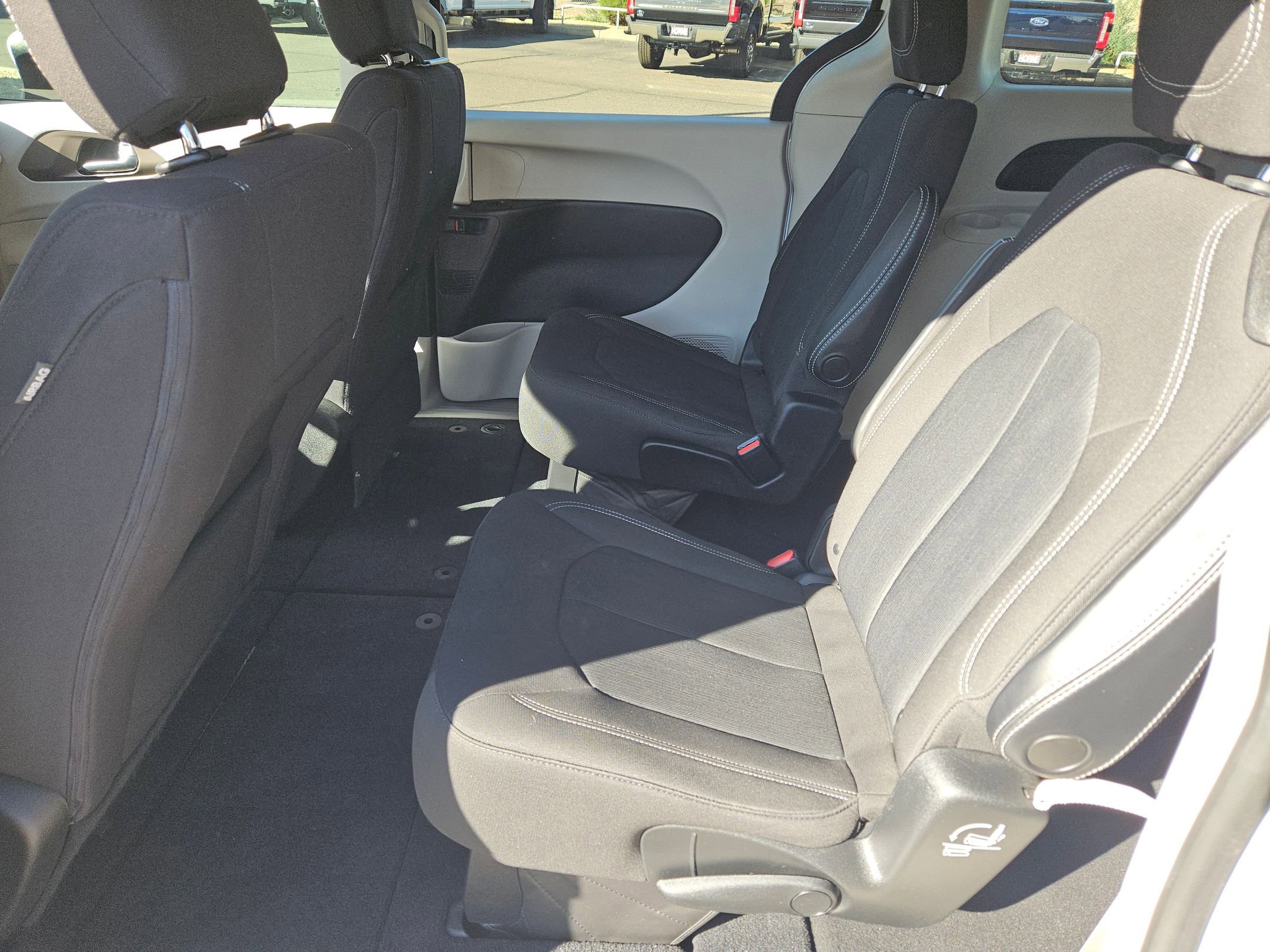 Used 2021 Chrysler Voyager LX image 17