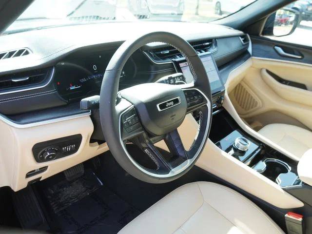 Certified 2023 Jeep Grand Cherokee Limited AWD/4WD image 17
