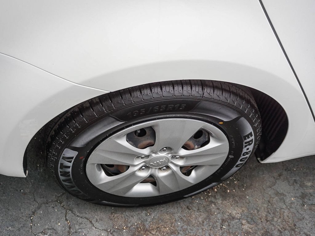 Used 2017 Kia Forte LX FWD image 9