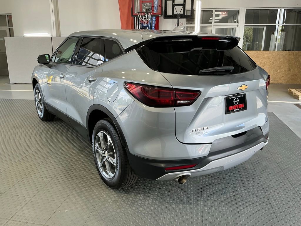 Used 2025 Chevrolet Blazer LT FWD image 18