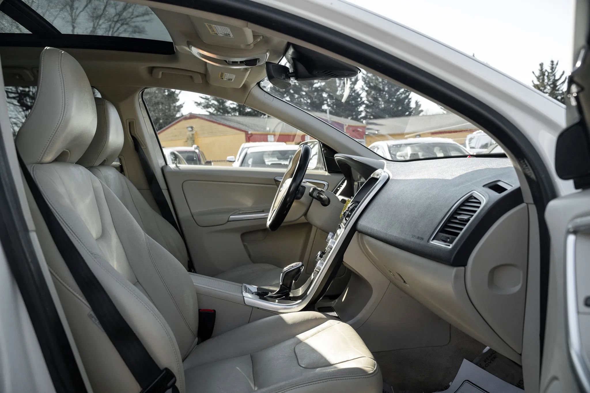 Used 2016 Volvo XC60 T5 Premier image 11