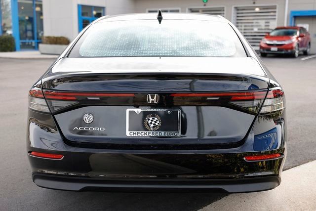Used 2025 Honda Accord SE image 11