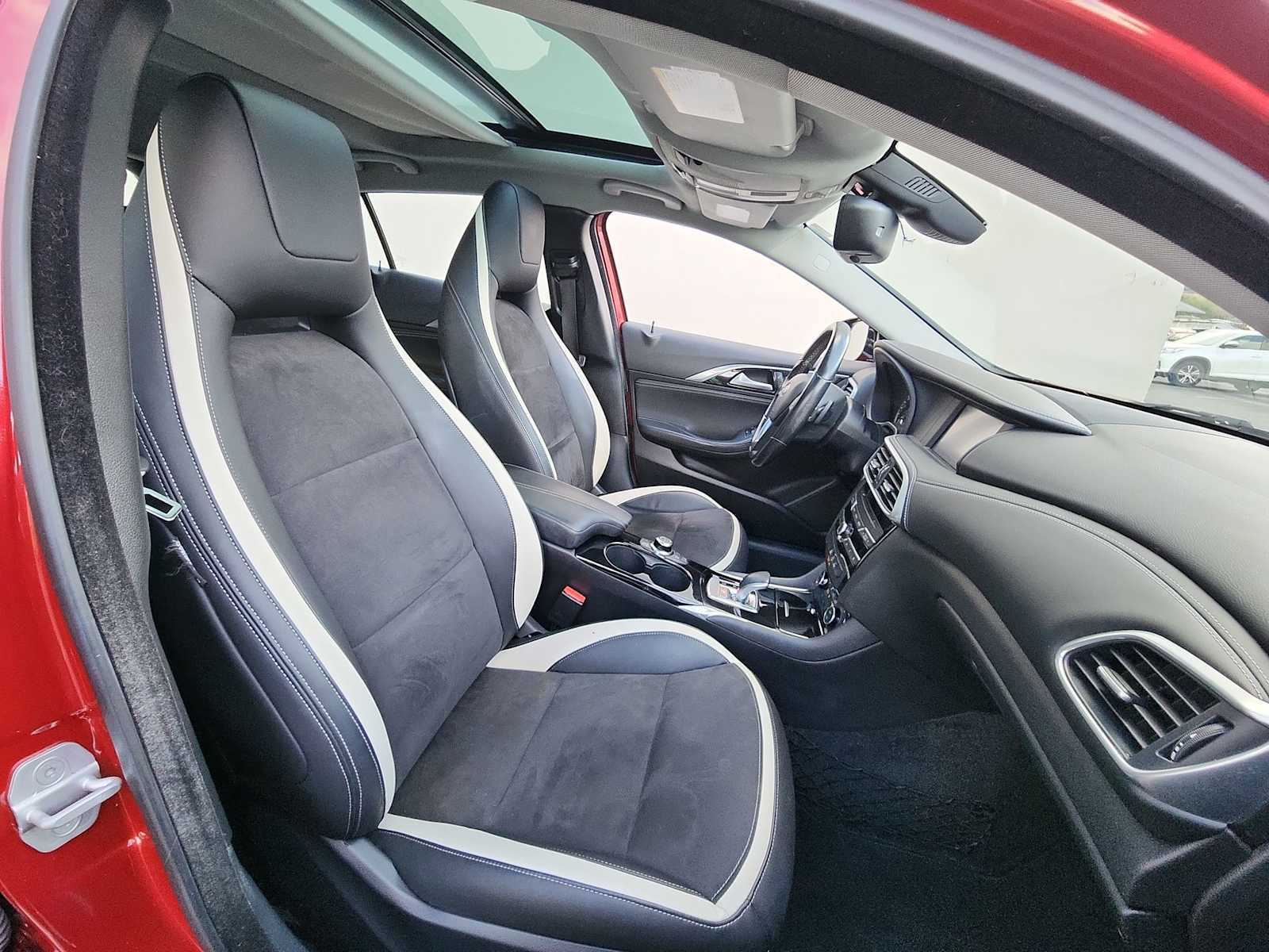 Used 2017 INFINITI QX30 Sport FWD image 27