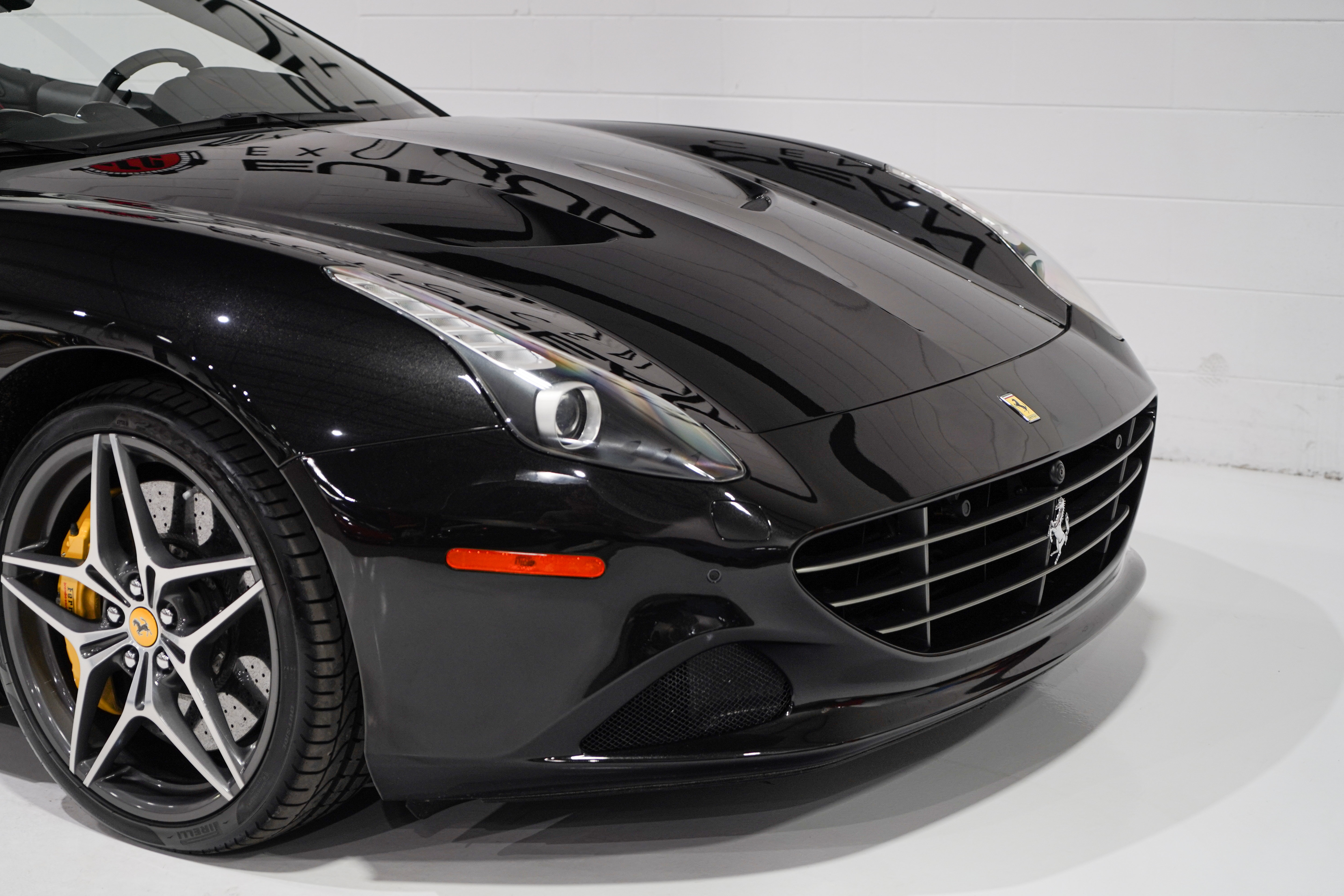 Used 2016 Ferrari California T RWD image 25