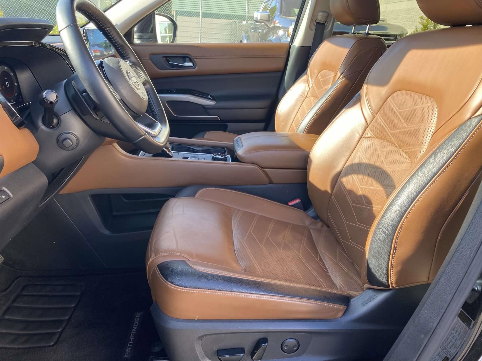 Used 2023 Nissan Pathfinder Platinum w/ Cargo Package AWD/4WD image 16