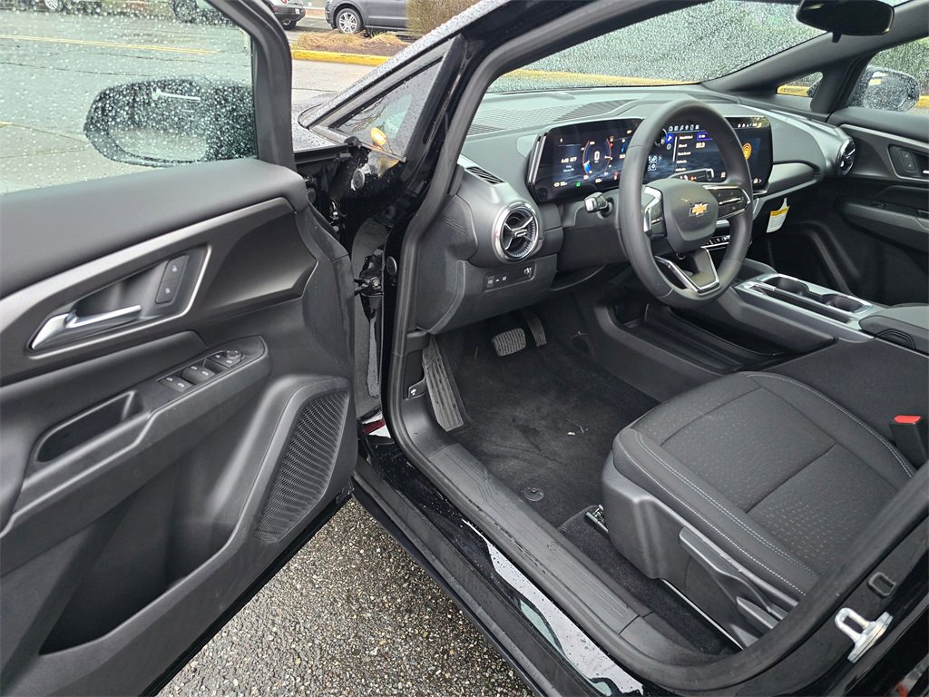 Used 2025 Chevrolet Equinox EV LT w/ Convenience Package image 19