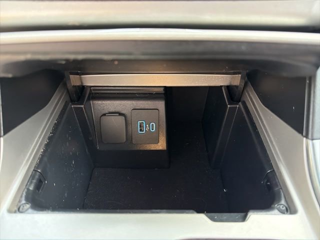 Used 2022 Ford Explorer XLT w/ Equipment Group 202A image 39