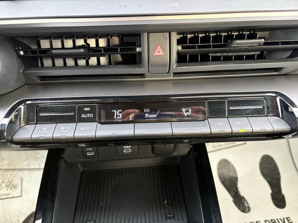 Used 2025 Toyota Prius LE image 25