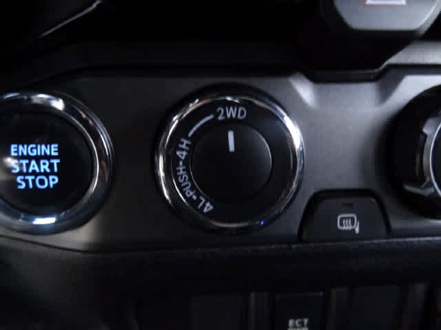 Used 2018 Toyota Tacoma TRD Sport AWD/4WD image 25