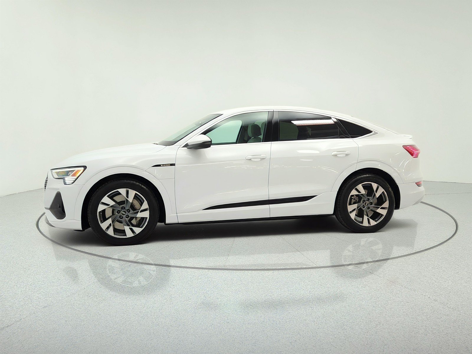 Used 2022 Audi e-tron Premium AWD/4WD image 8