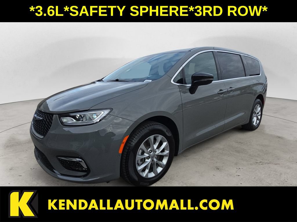 Used 2025 Chrysler Pacifica Select