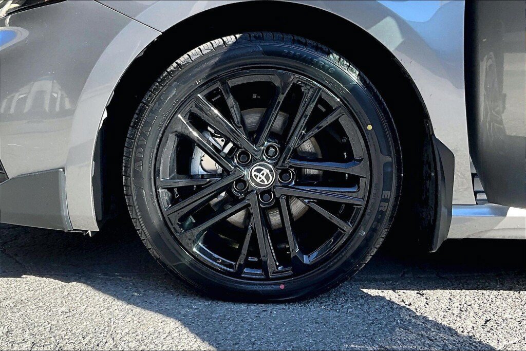 Used 2025 Toyota Camry SE w/ Convenience Package AWD/4WD image 17