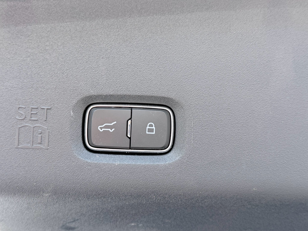 Used 2025 Ford Expedition Active AWD/4WD image 11