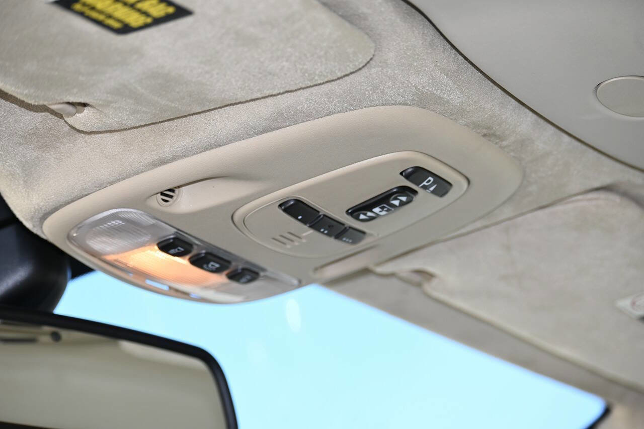 Used 2010 Jaguar XK Convertible image 37