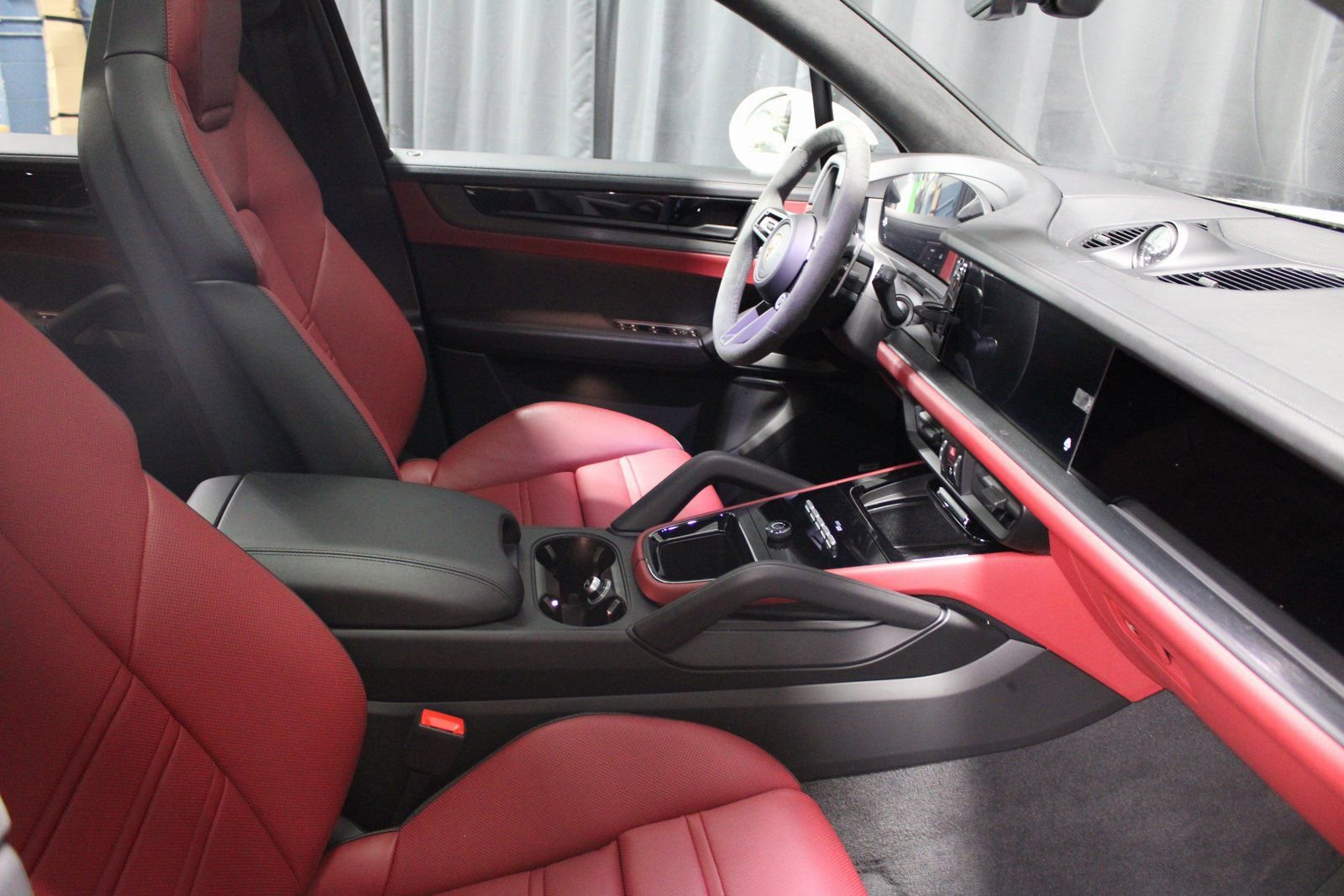 Certified 2025 Porsche Cayenne GTS image 30