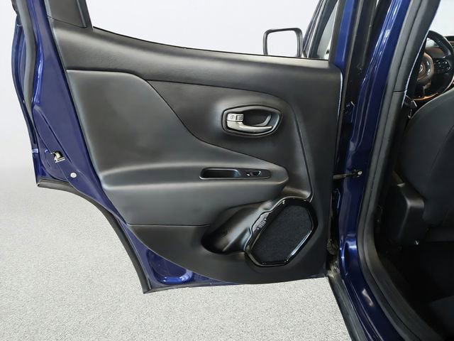 Used 2017 Jeep Renegade Altitude AWD/4WD image 18