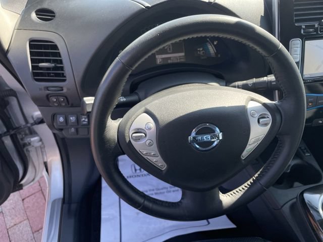 Used 2015 Nissan Leaf SL FWD image 18