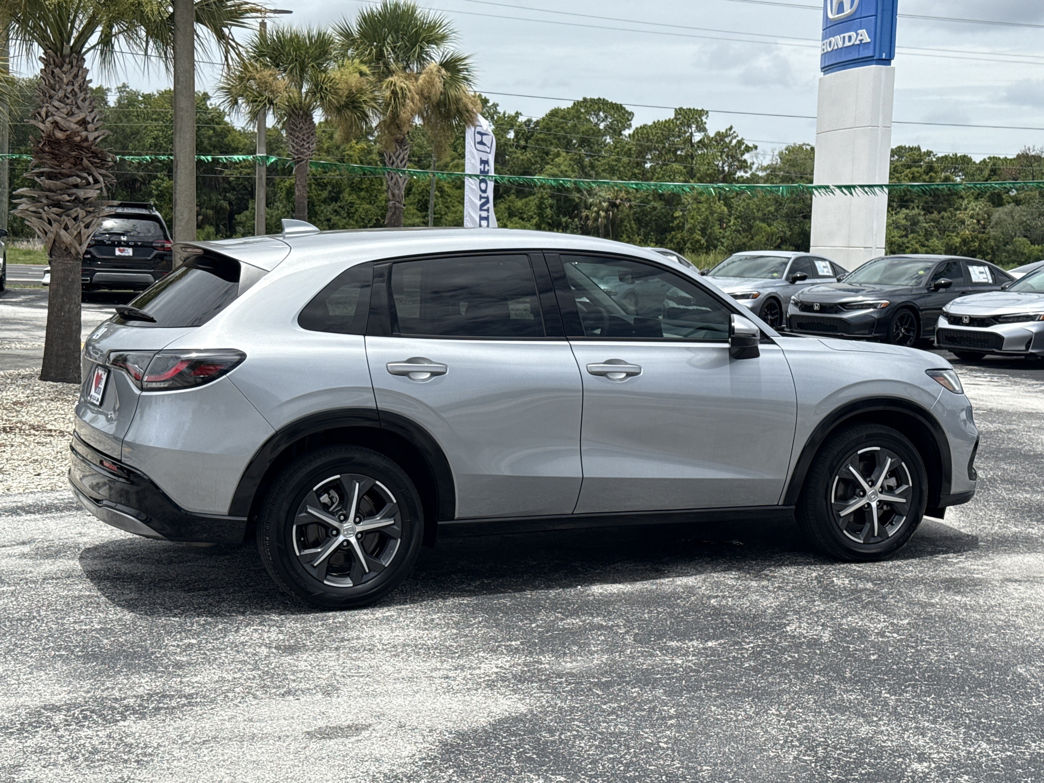 Certified 2025 Honda HR-V EX-L image 6