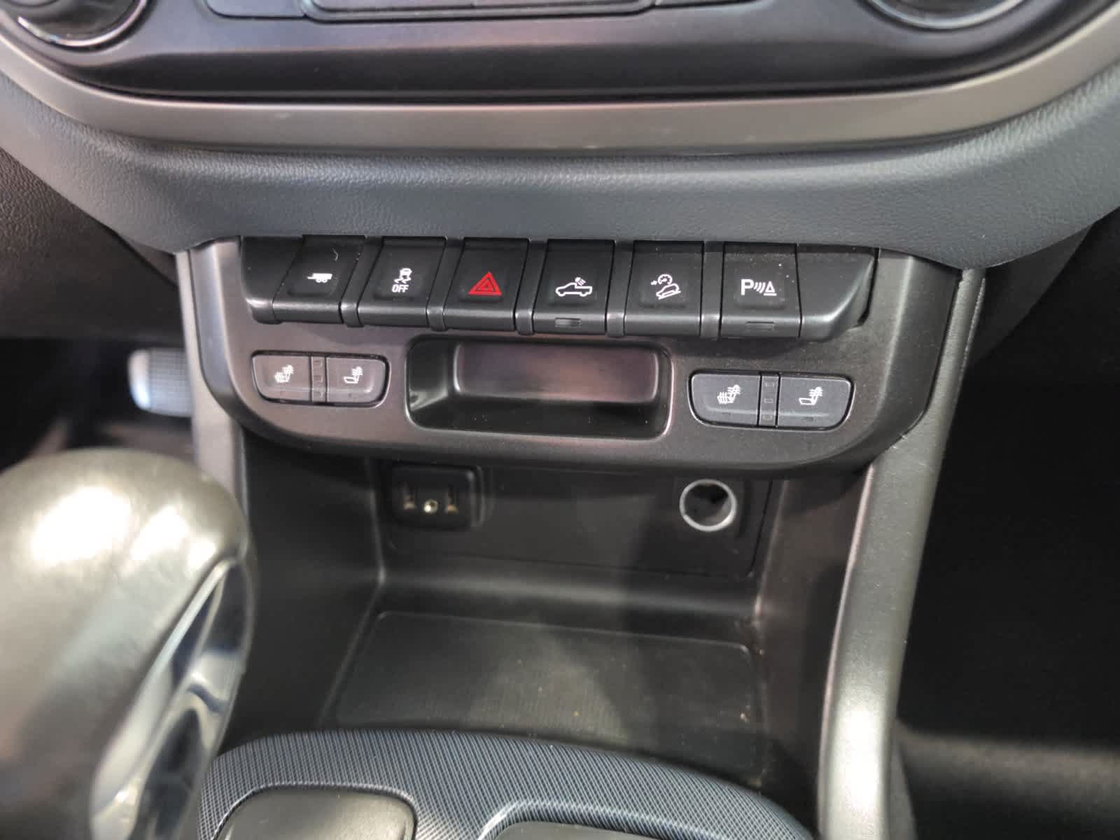 Used 2022 Chevrolet Colorado Z71 AWD/4WD image 24