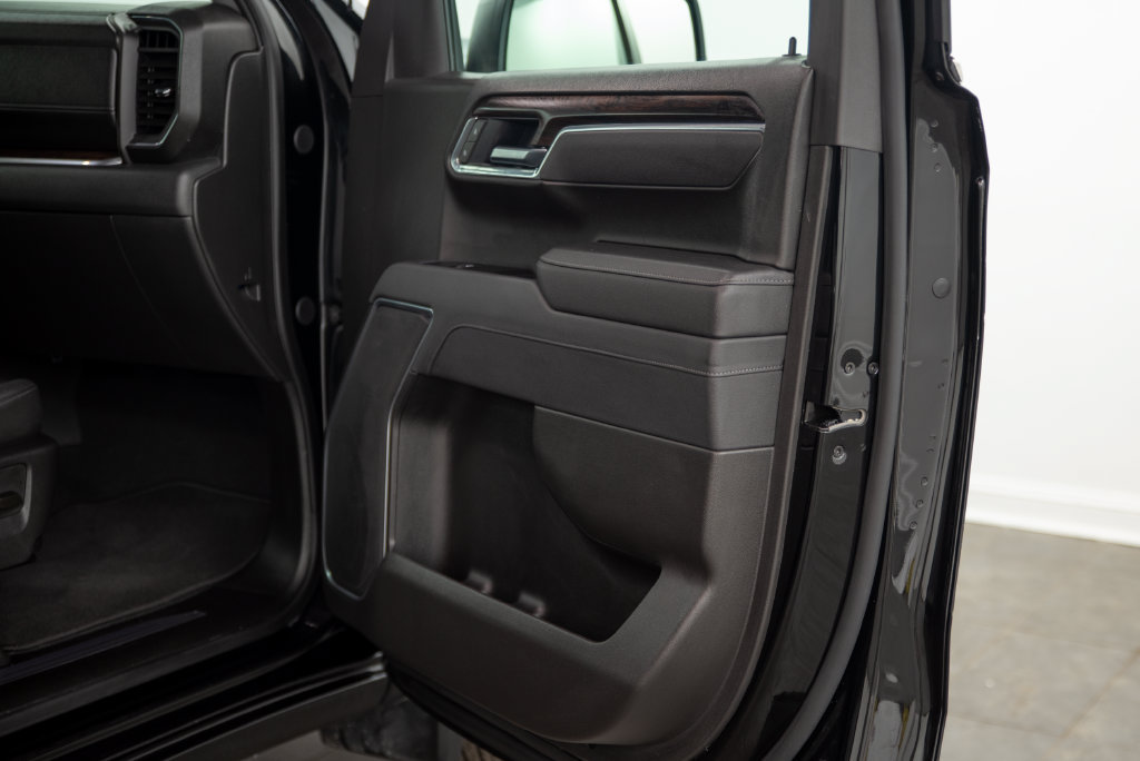 Used 2025 GMC Sierra 1500 SLT AWD/4WD image 14