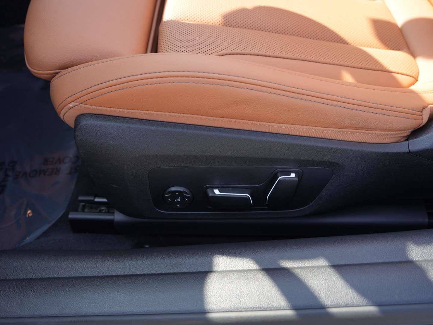 Used 2026 BMW M440i Convertible image 21