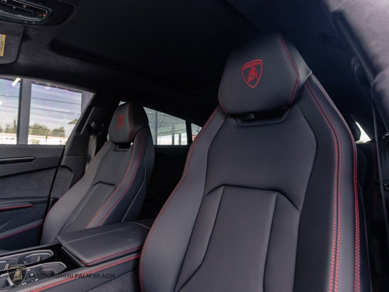 Used 2025 Lamborghini Urus SE image 21