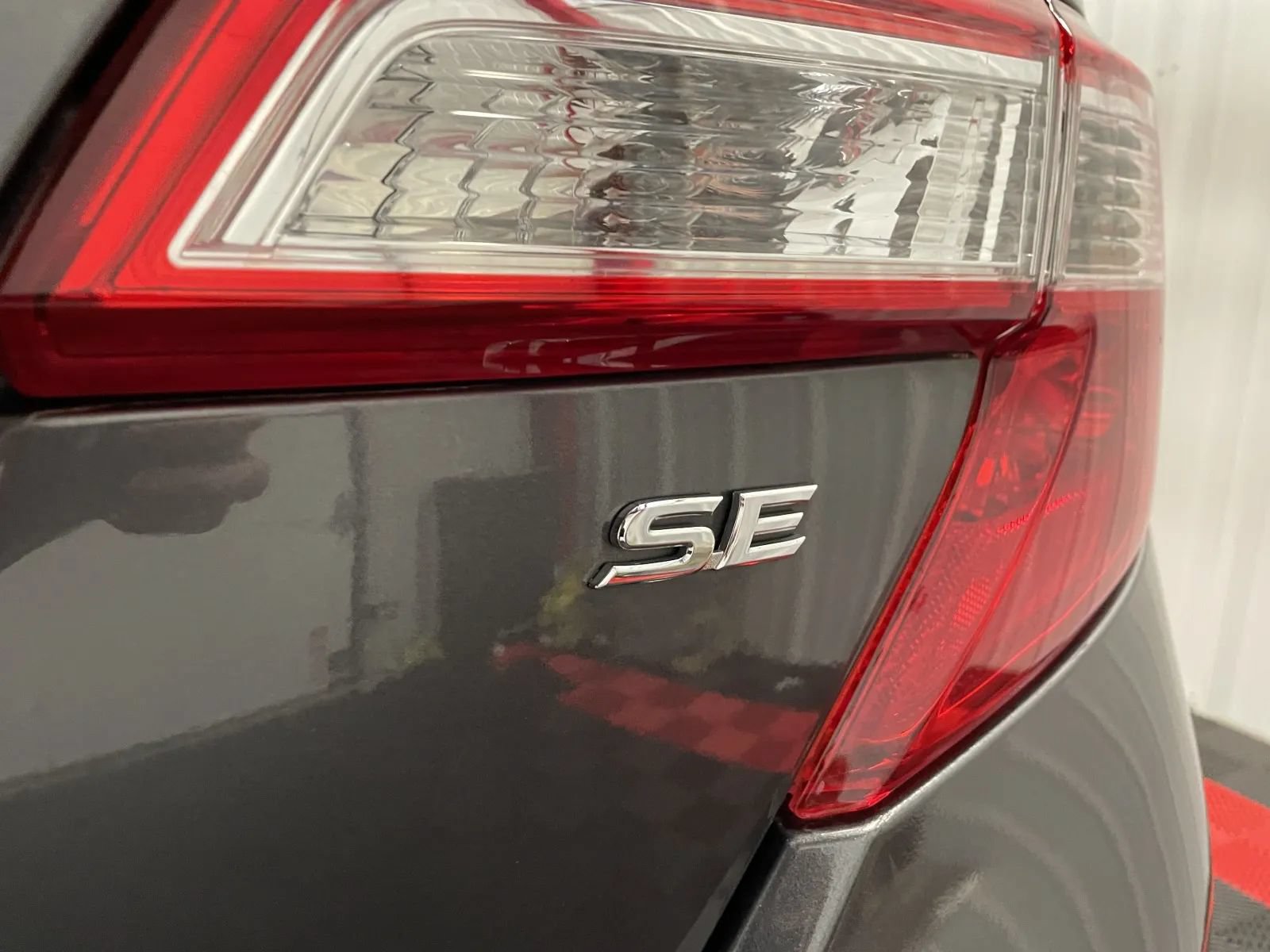 Used 2013 Toyota Camry SE w/ Leather Pkg FWD image 16