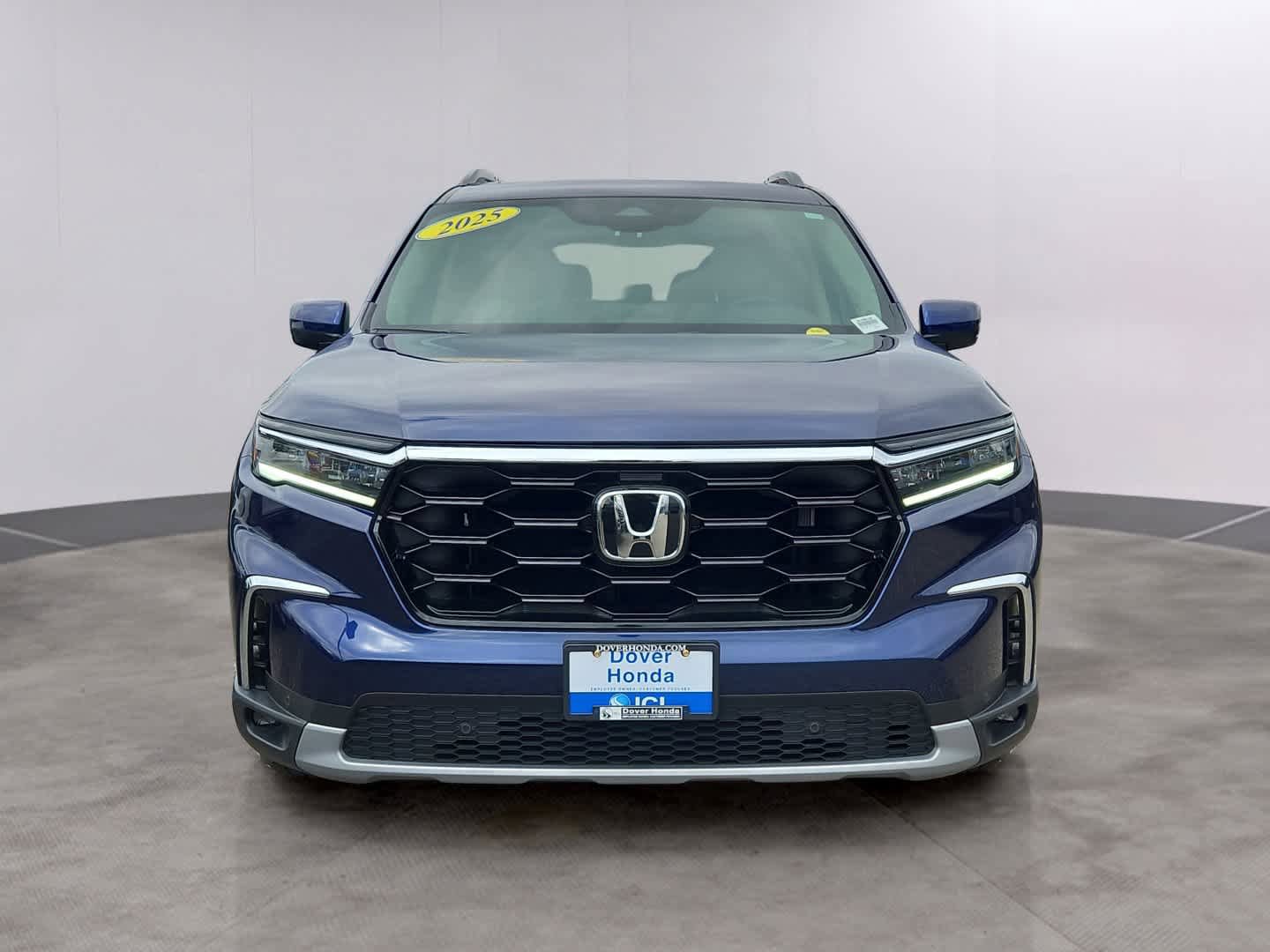 Certified 2025 Honda Pilot Touring image 2