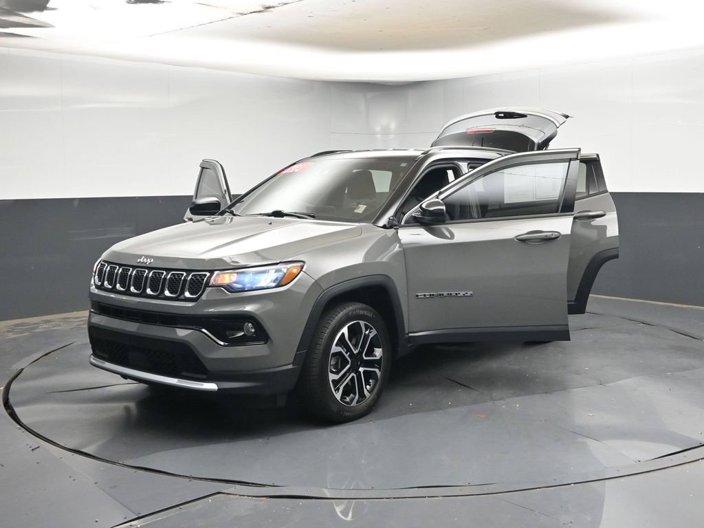 Used 2023 Jeep Compass Limited AWD/4WD image 43