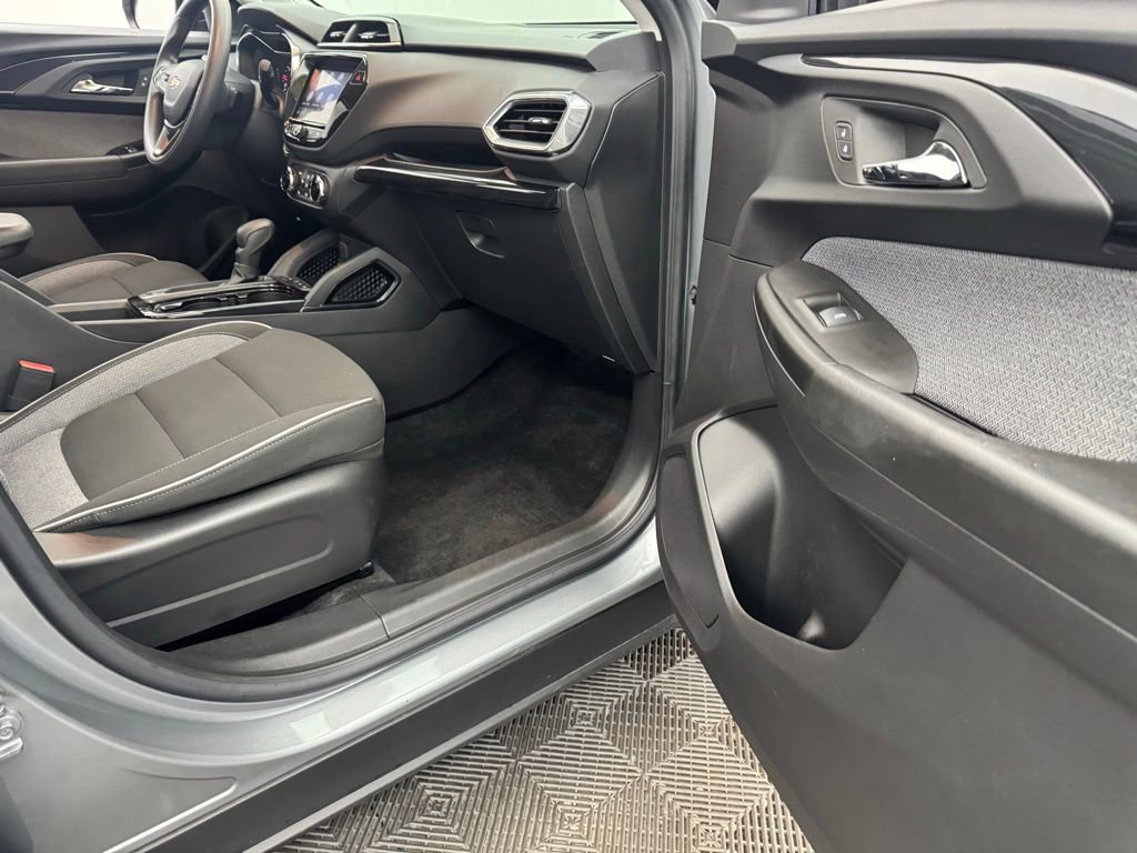 Used 2023 Chevrolet TrailBlazer LT w/ Convenience Package FWD image 28