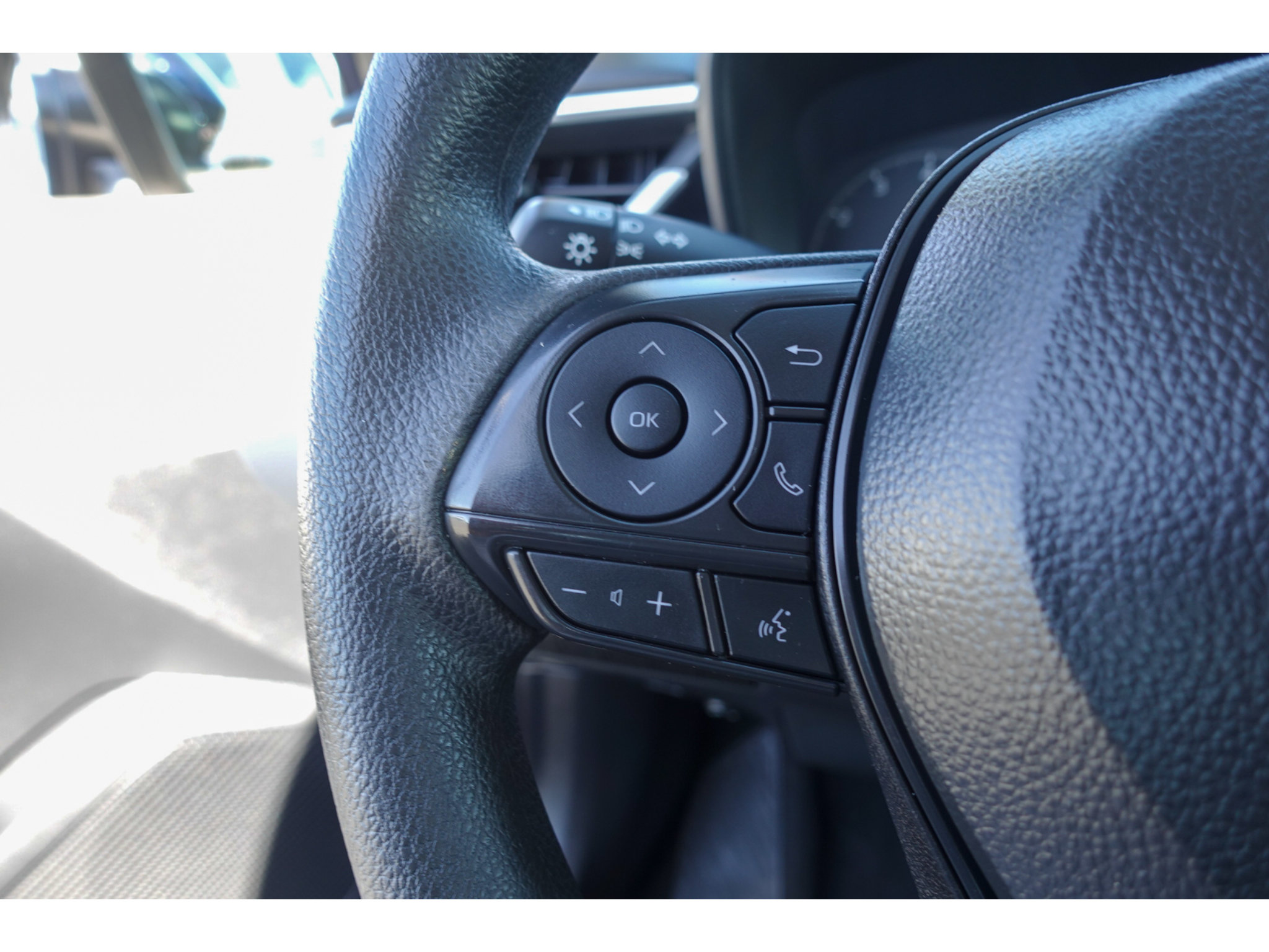 Used 2025 Toyota Corolla LE FWD image 14