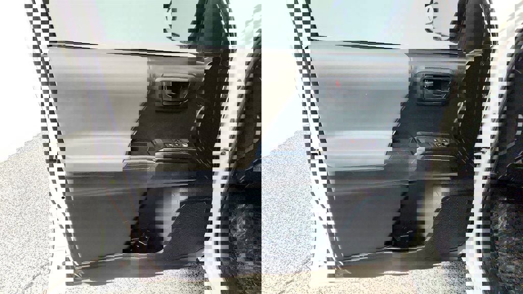 Used 2017 Toyota Tacoma SR image 10