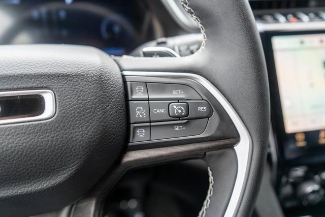 Used 2024 Jeep Grand Cherokee Limited AWD/4WD image 26