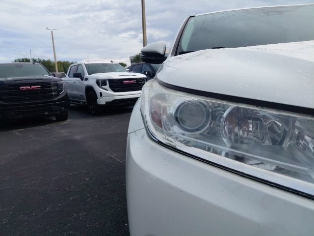 Used 2019 Toyota Highlander XLE FWD image 14