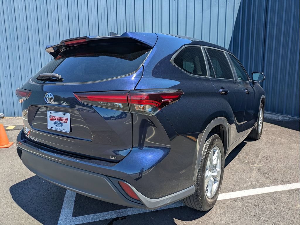 Used 2025 Toyota Highlander LE FWD image 5