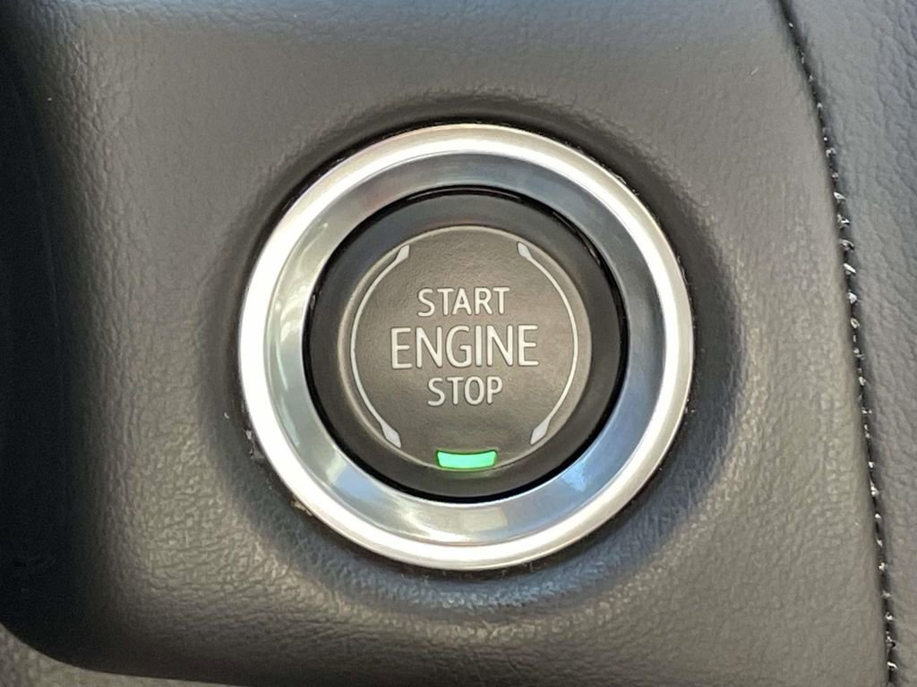 Used 2021 Chevrolet Suburban RST w/ Luxury Package image 28