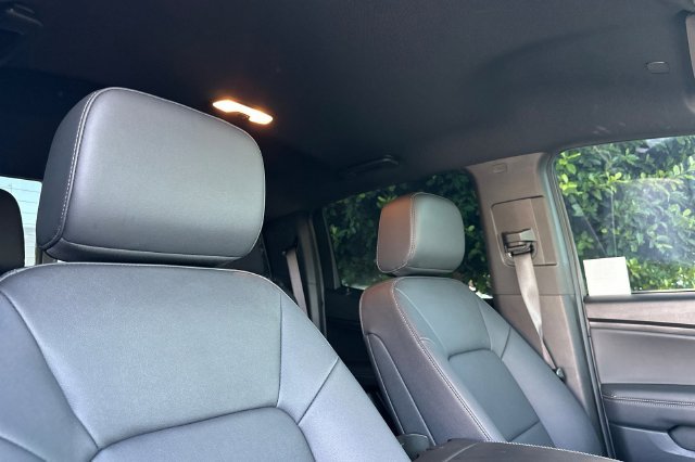 Used 2024 GMC Canyon Elevation w/ Elevation Premium Package AWD/4WD image 18