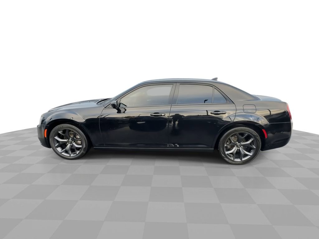 Used 2023 Chrysler 300 Touring w/ Sport Appearance Package image 5