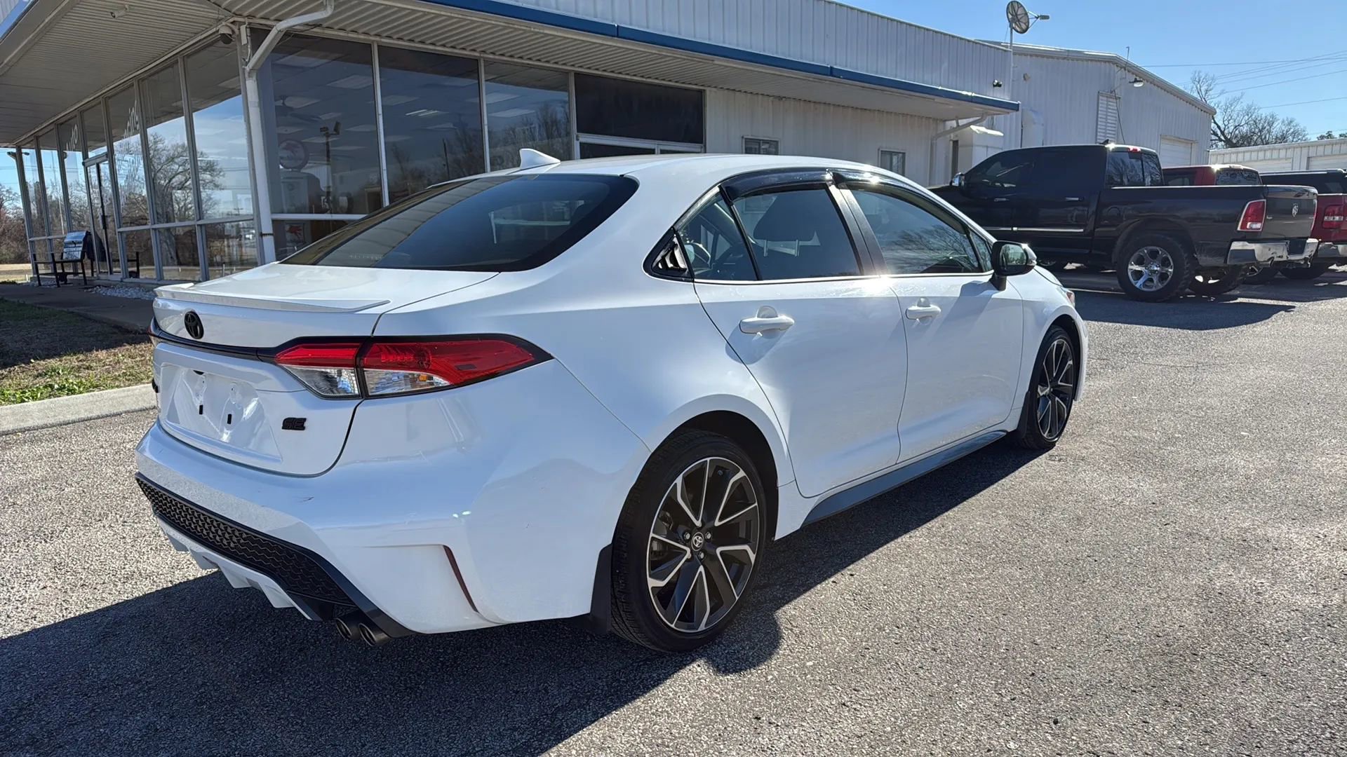 Used 2022 Toyota Corolla SE FWD image 5