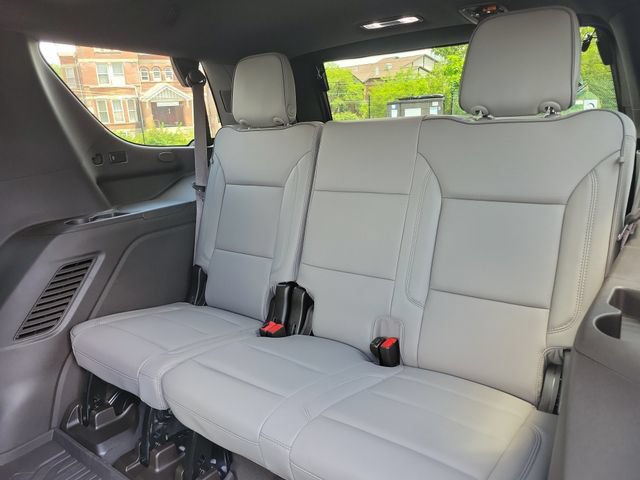 Used 2023 GMC Yukon SLT w/ SLT Premium Package AWD/4WD image 25