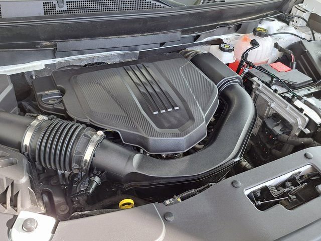 Used 2025 Chevrolet Traverse LT image 32