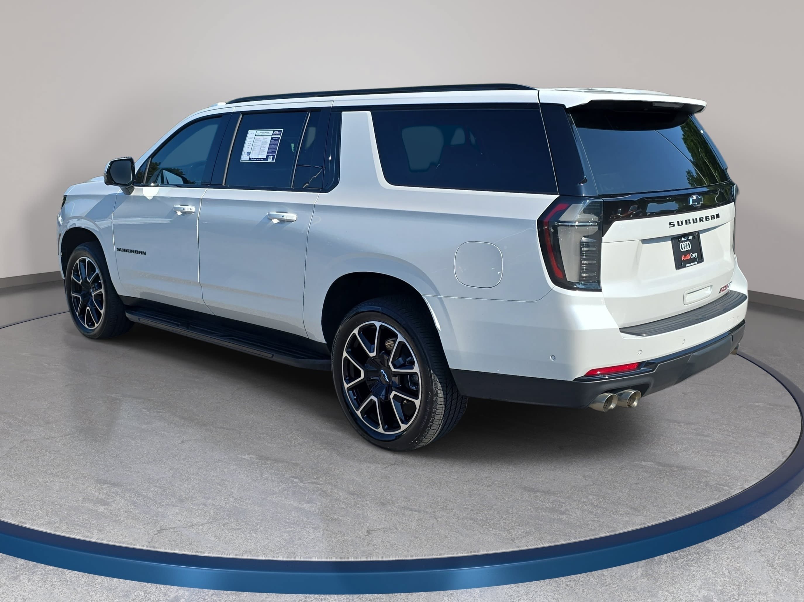 Used 2025 Chevrolet Suburban RST w/ Comfort Package AWD/4WD image 7