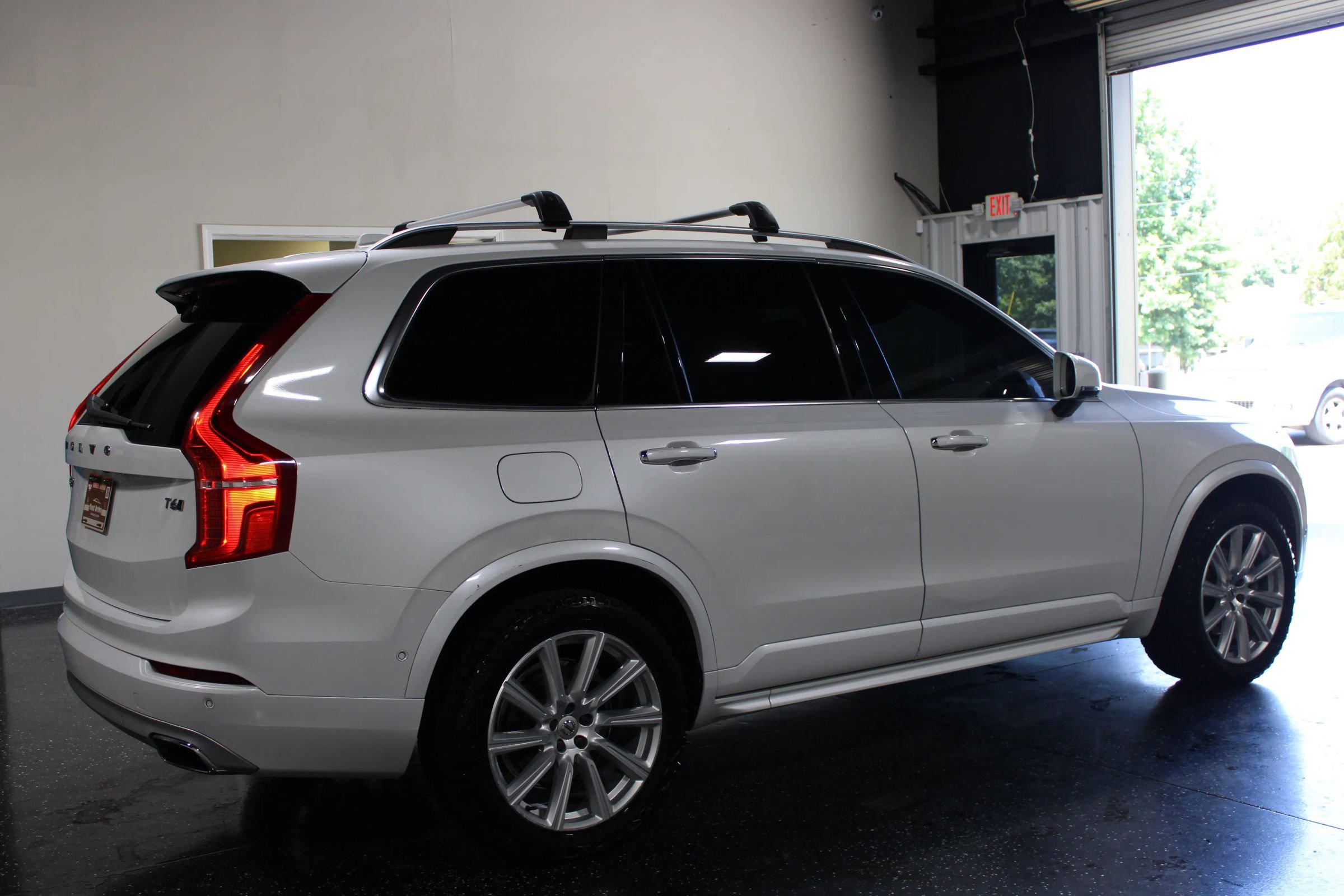 Used 2017 Volvo XC90 T6 Momentum w/ Vision Package AWD/4WD image 3