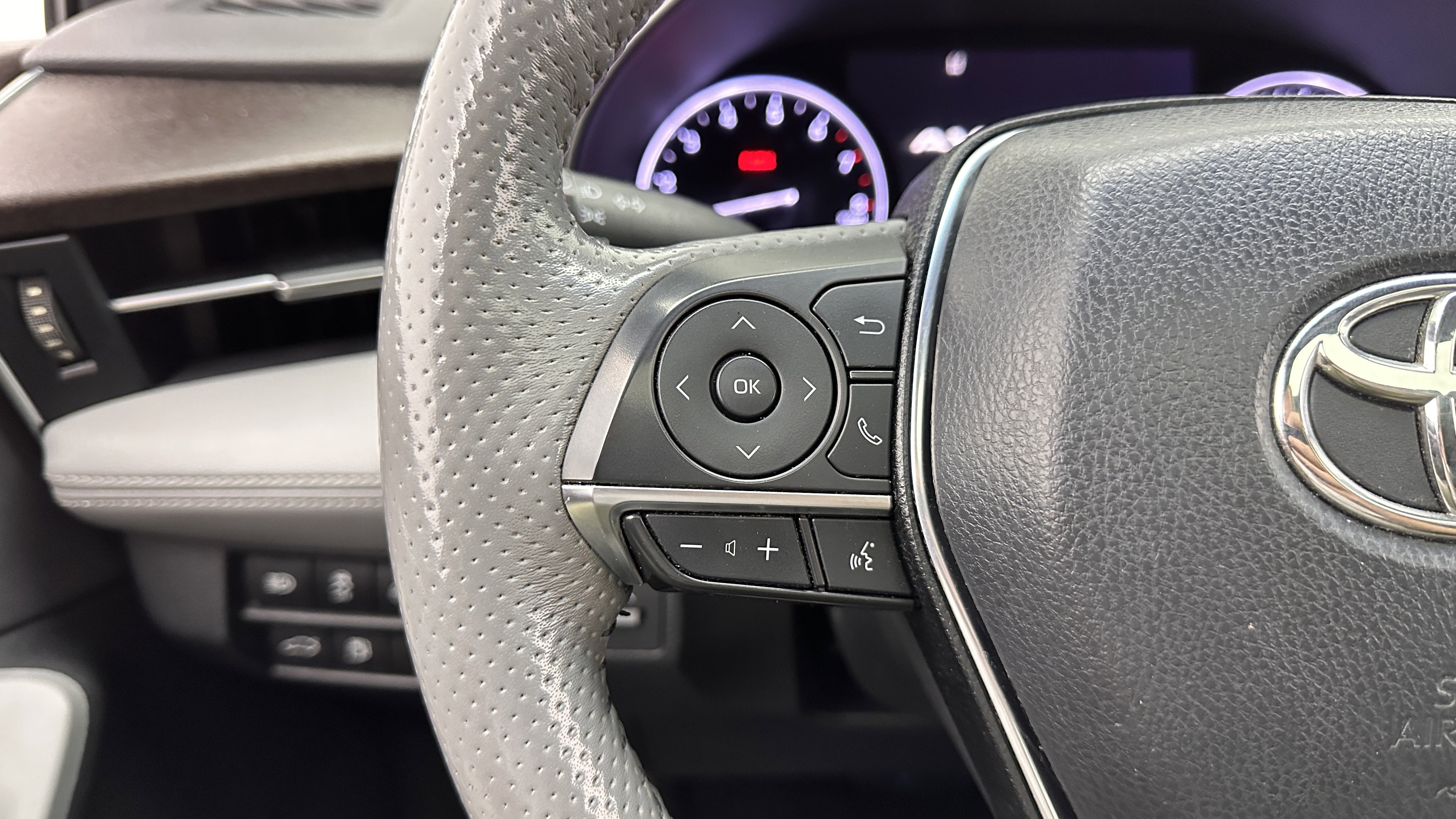 Used 2019 Toyota Avalon Limited w/ All Weather Liner Package image 19