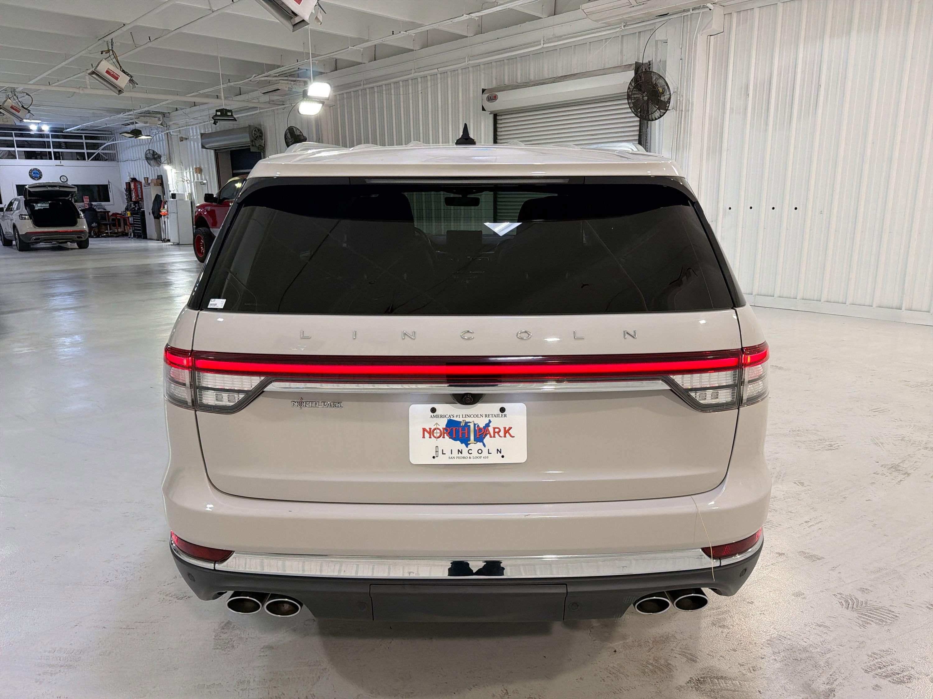 Used 2023 Lincoln Aviator Reserve w/ Equipment Group 201A image 28
