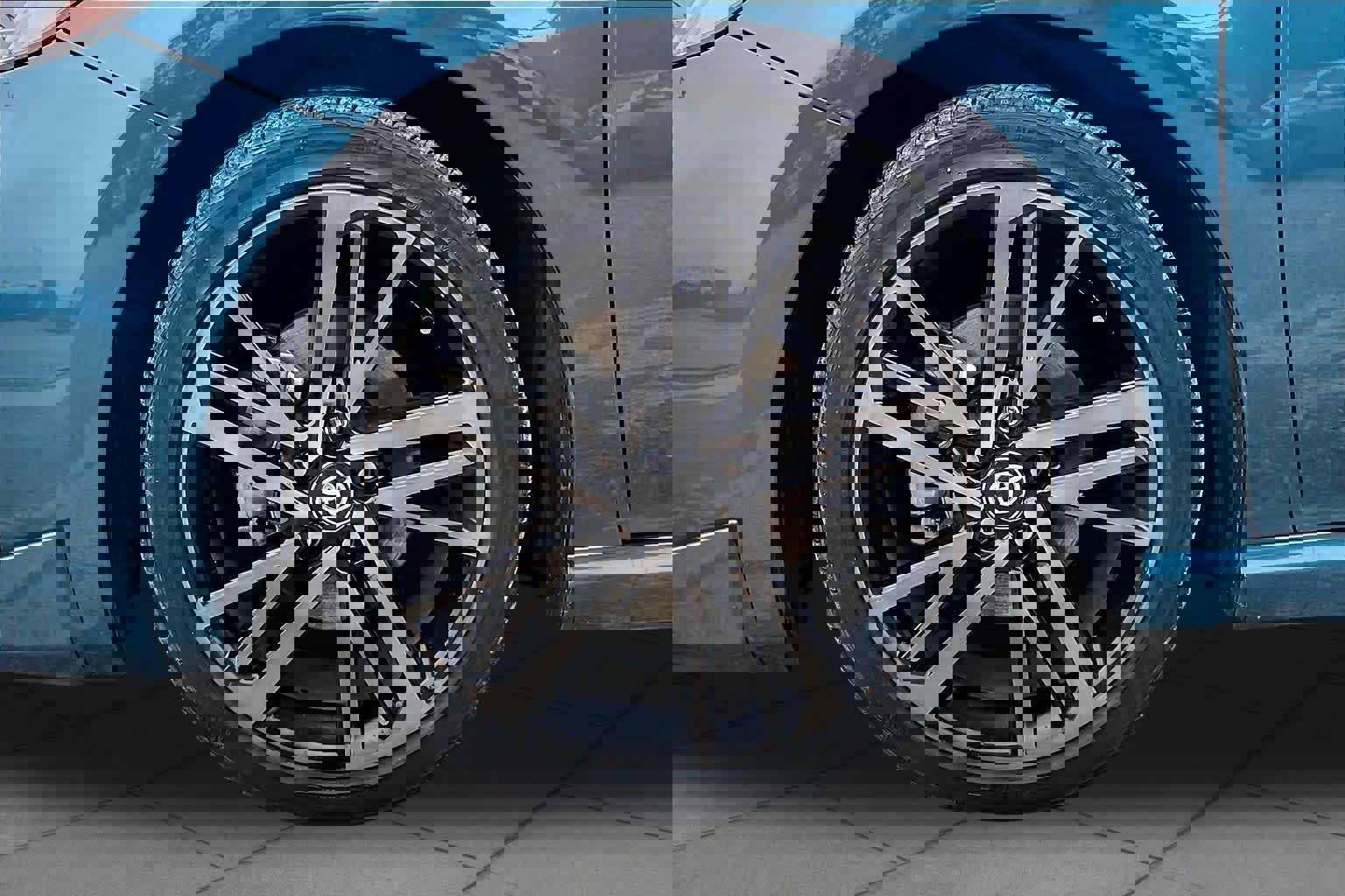 Used 2025 Toyota Camry XSE FWD image 11