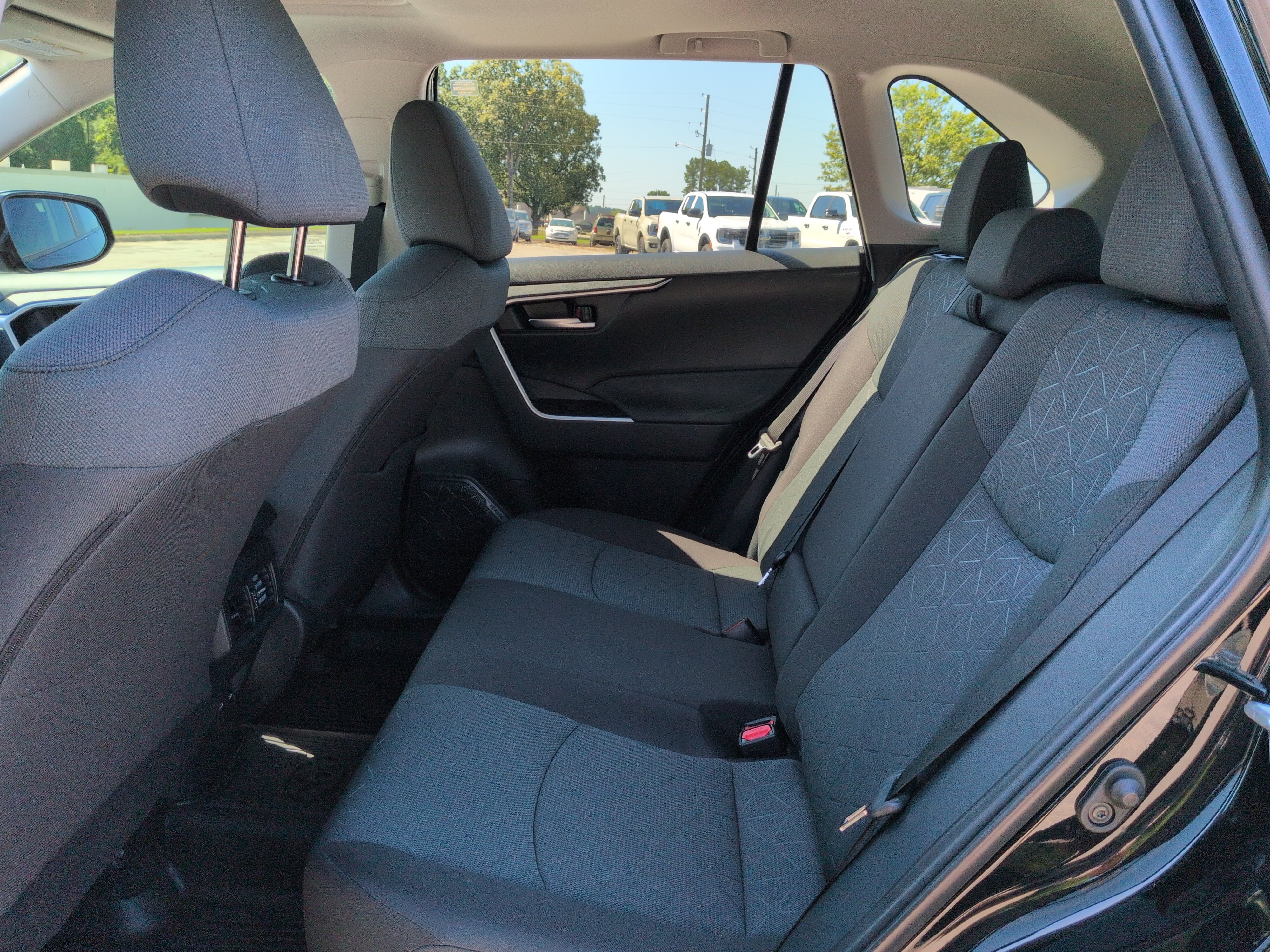 Used 2025 Toyota RAV4 XLE w/ Convenience Package FWD image 12