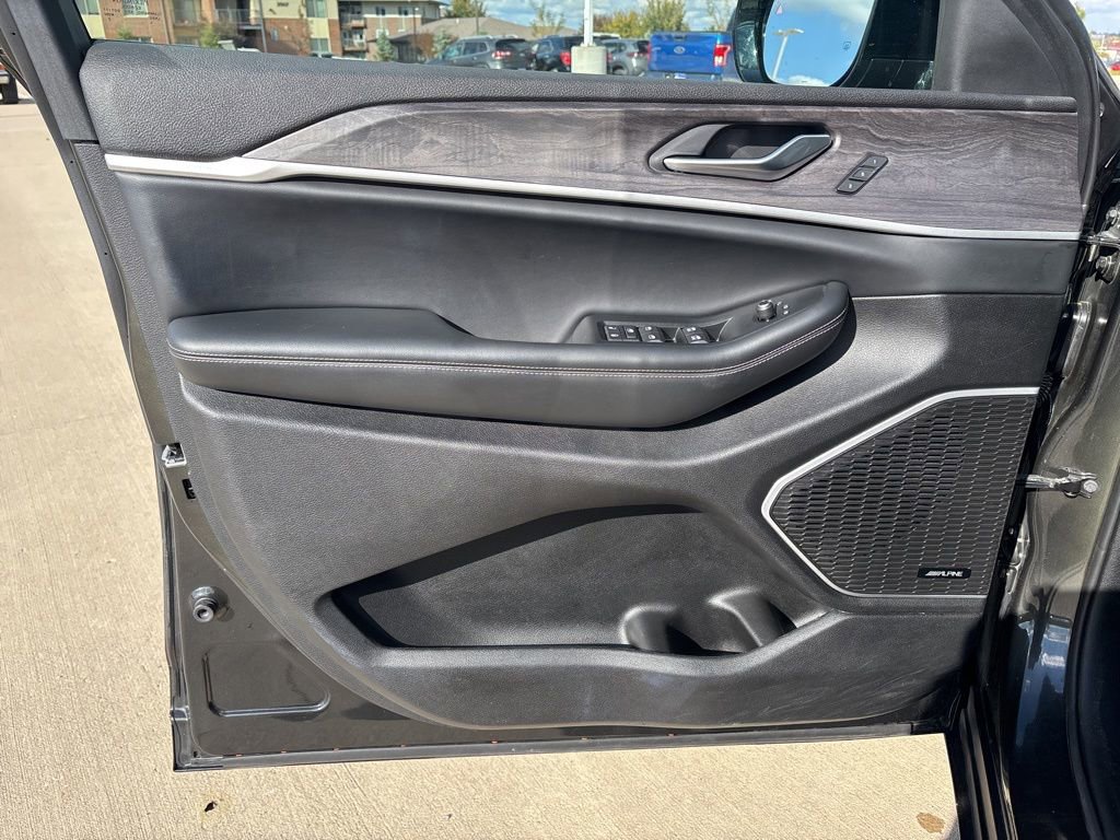 Used 2022 Jeep Grand Cherokee L Limited image 16